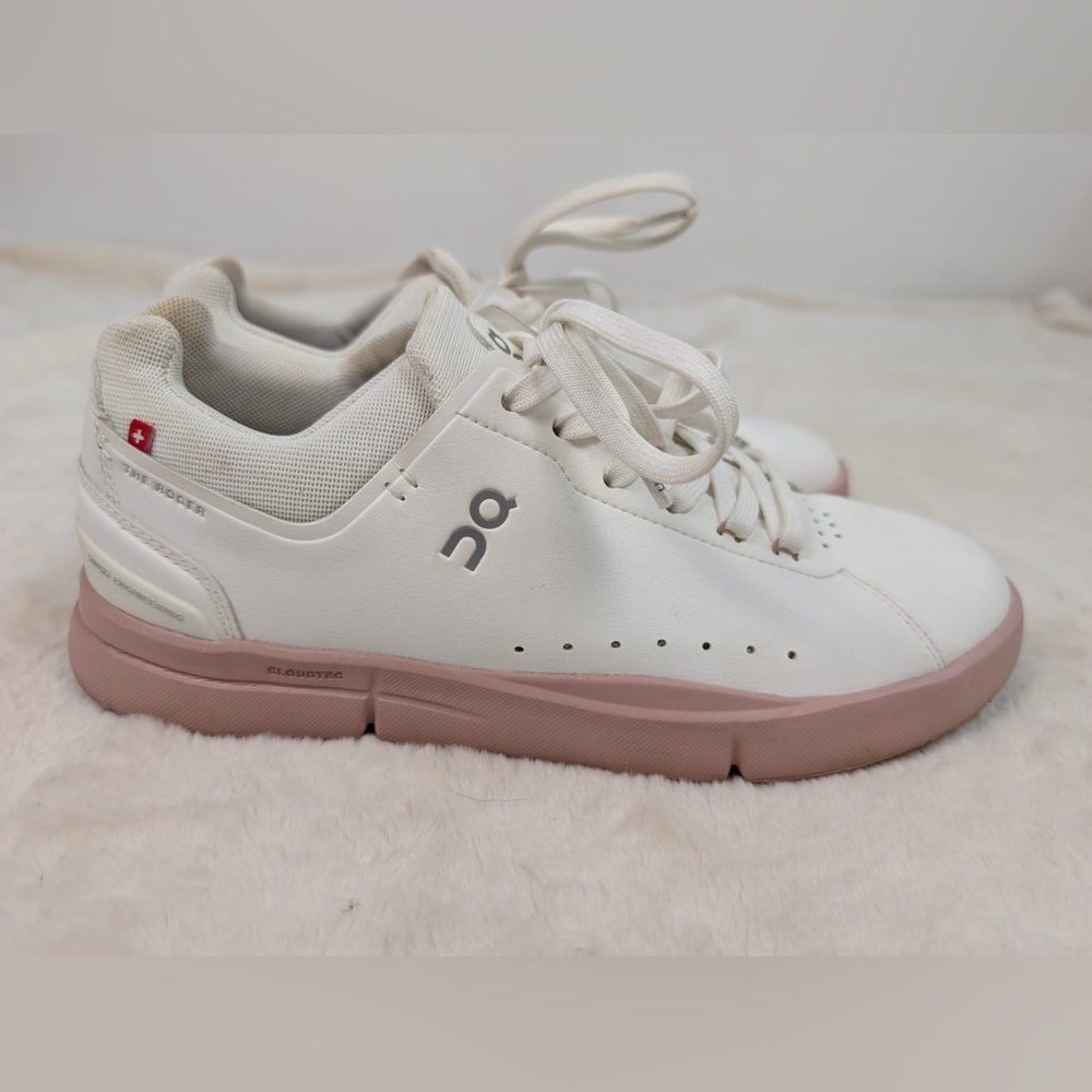 WOMEN’S ON THE ROGER ADVANTAGE SHOE